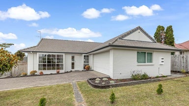 3 Palmcrest Grove, Highland Park, Auckland - Carousel 1