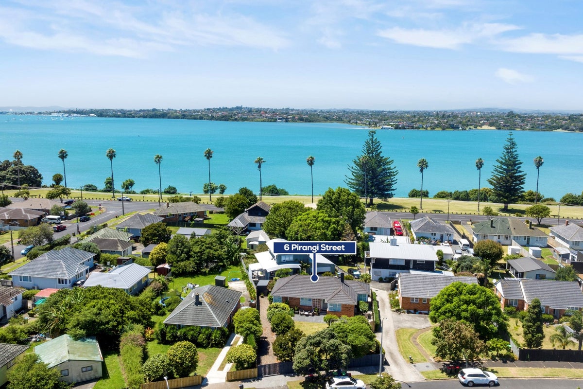 6 Pirangi Street, Point England, Auckland - Carousel 1