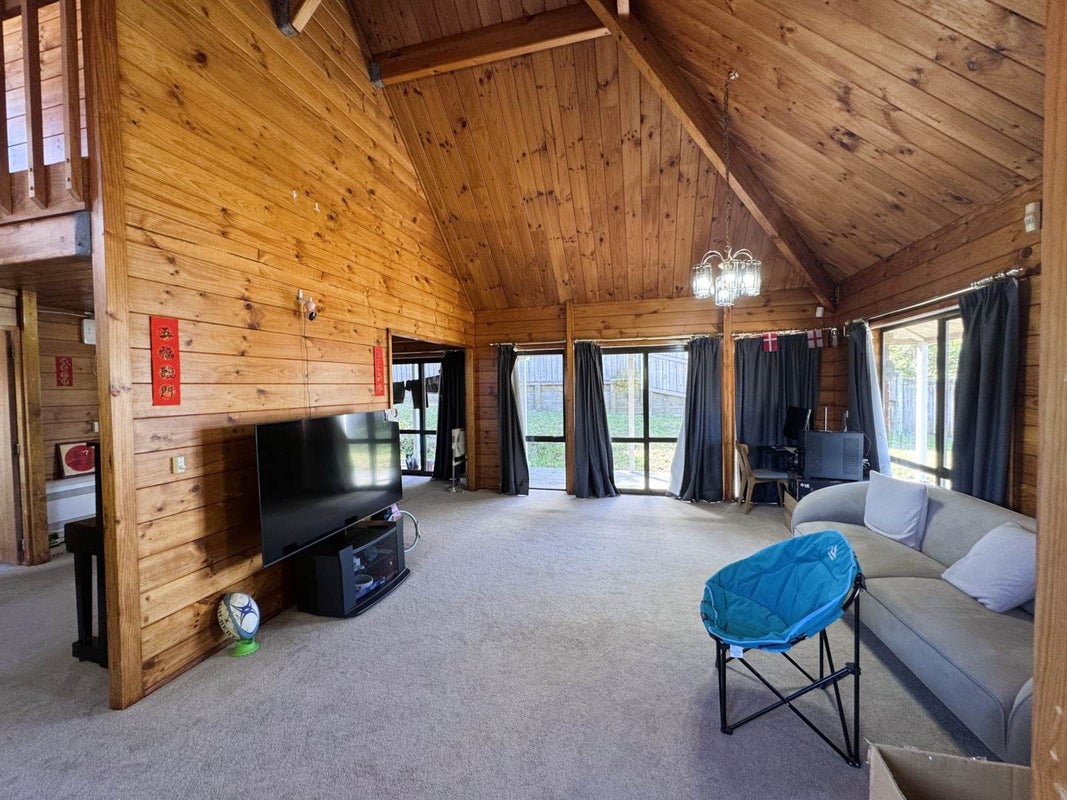 16 Mark Edward Drive, Half Moon Bay, Auckland - Carousel 2