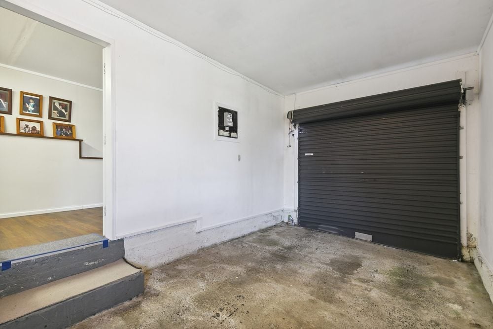 23 Griffiths Grove, Newlands, Wellington - Carousel 20