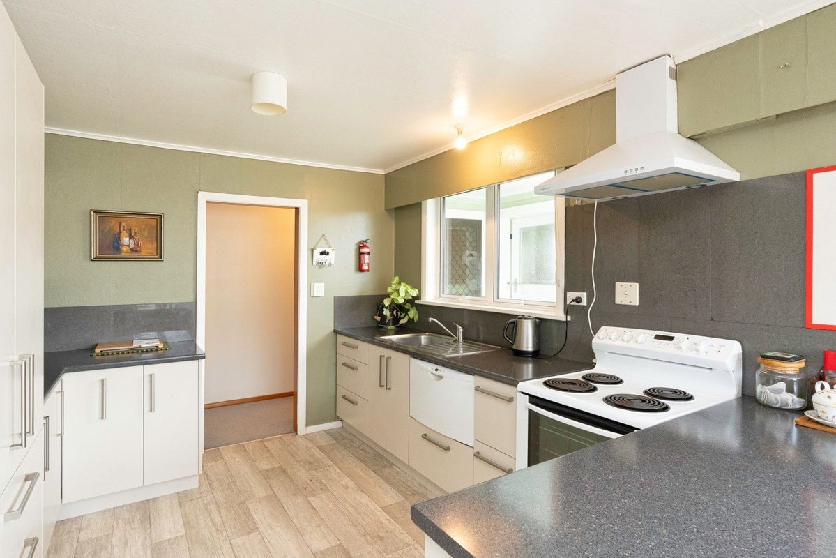 13 Tawa Street, Levin, Levin - Carousel 2