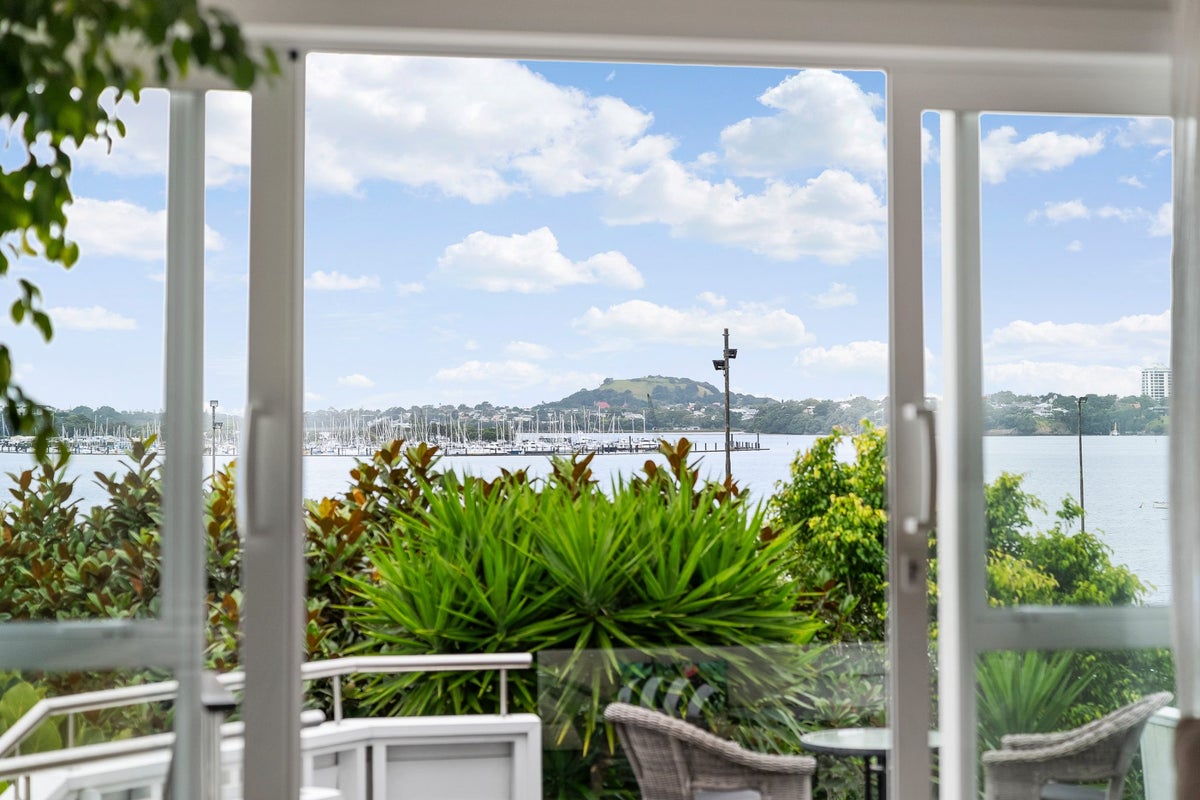 2/91 Princes Street, Northcote Point, Auckland - Carousel 1