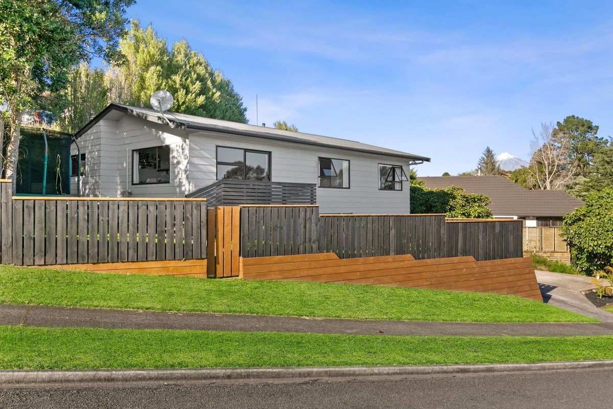 8 Puketotara Street, Highlands Park, New Plymouth - Carousel 20