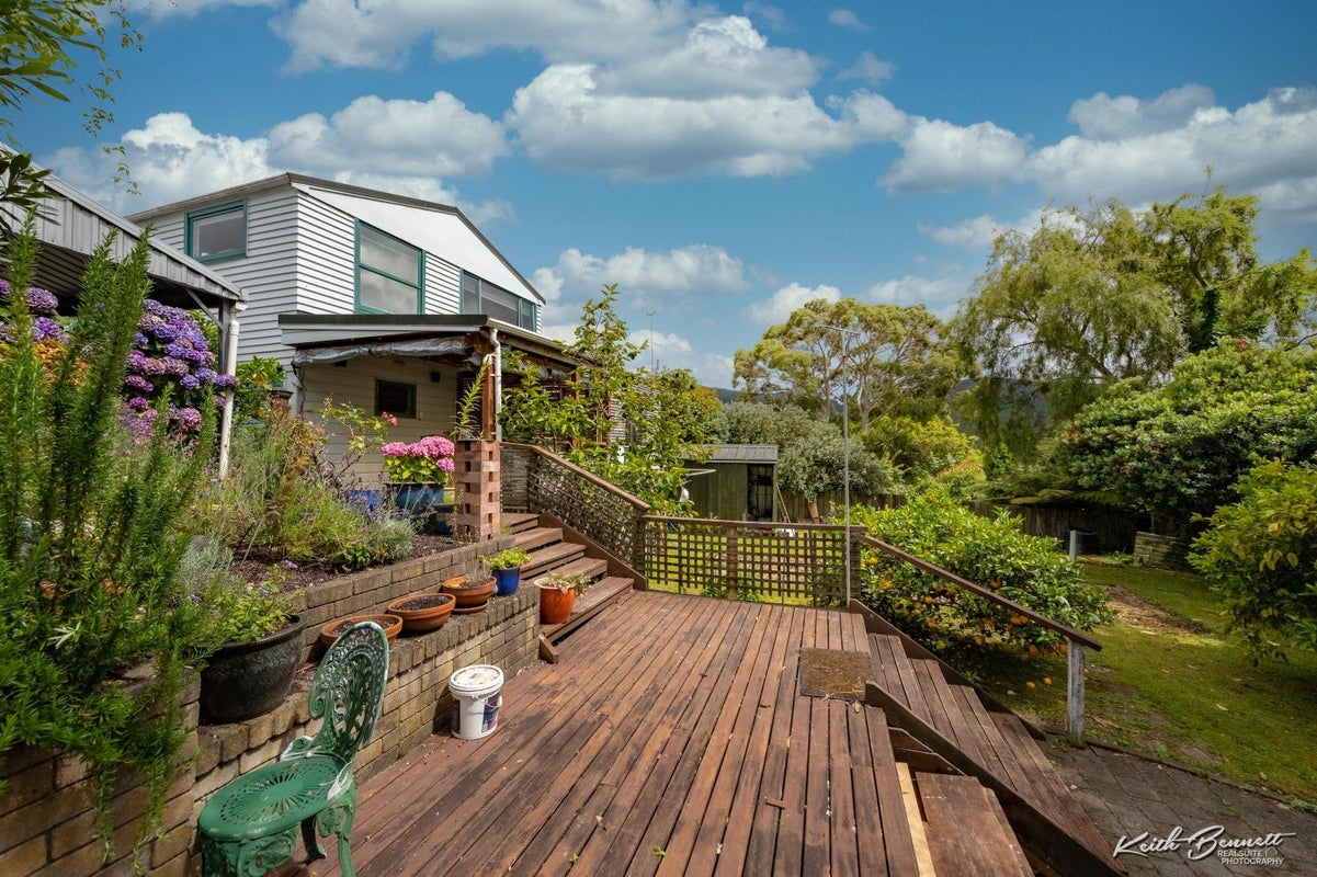 46 Dowling Grove, Silverstream, Upper Hutt - Carousel 2