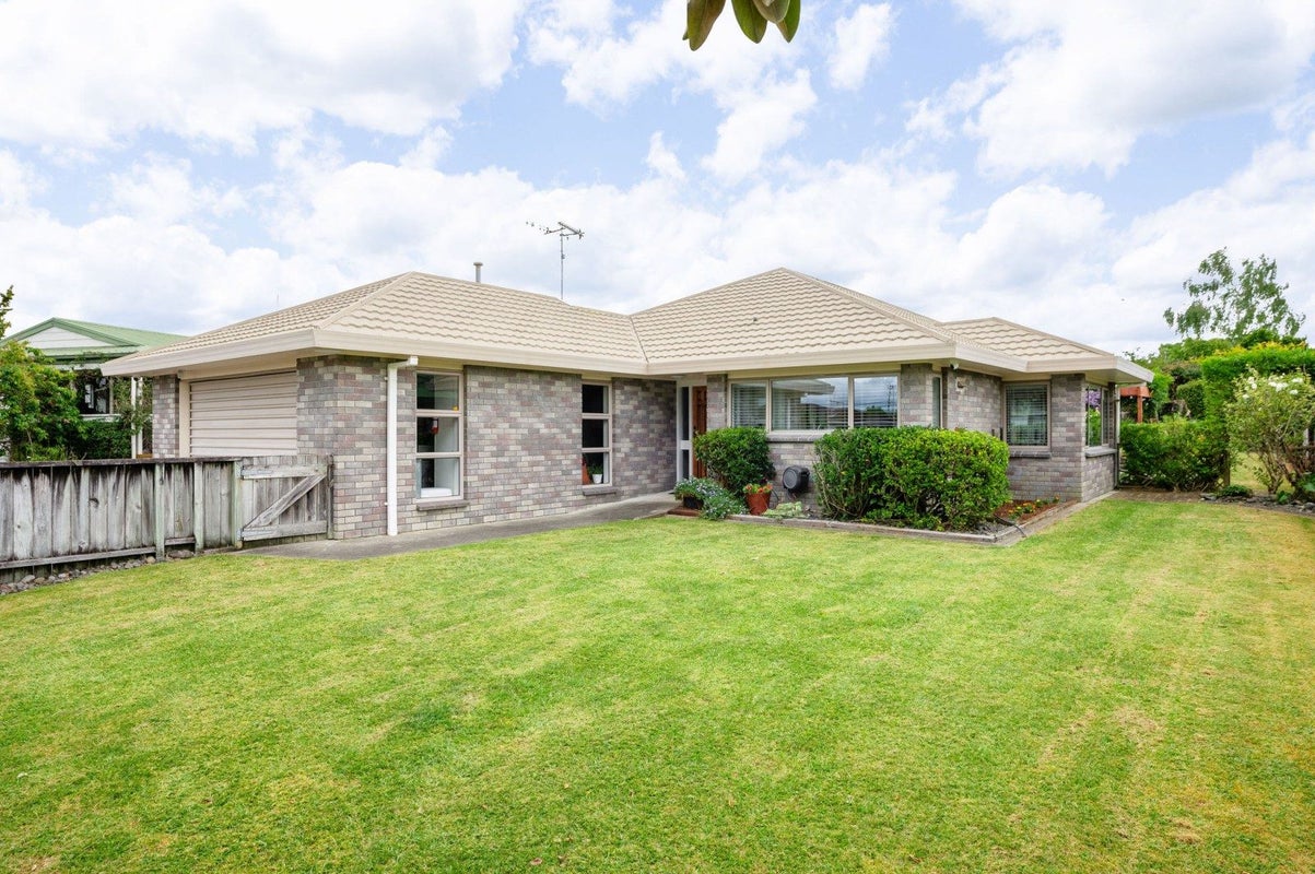 31 Ronald Court, Pukete, Hamilton - Carousel 2