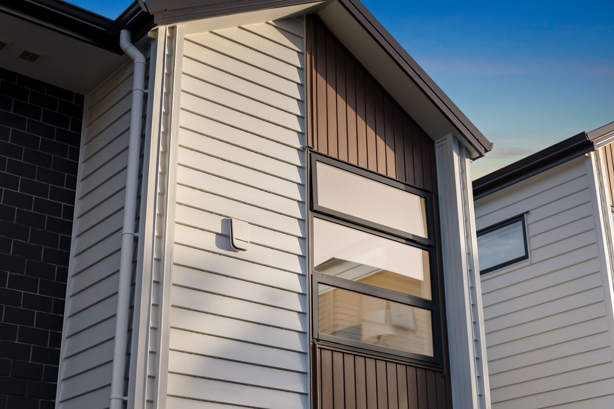12C Holland Avenue, Point England, Auckland - Carousel 1