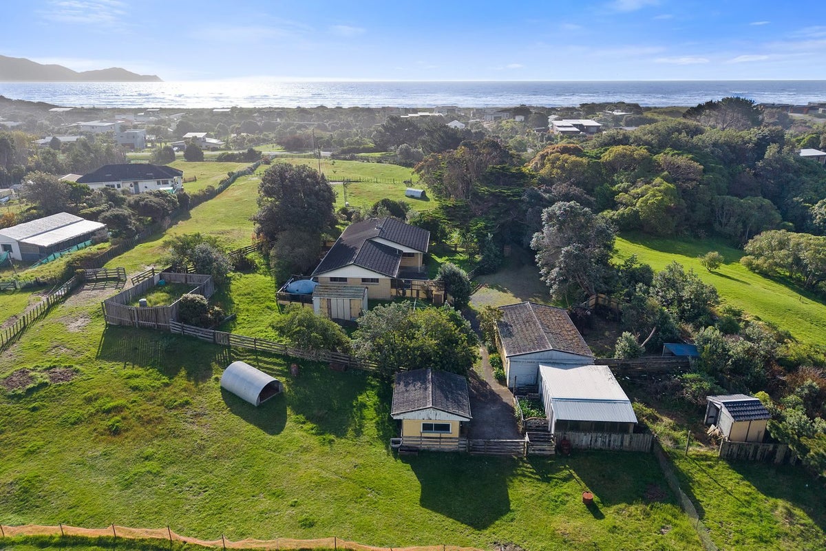 107 Paetawa Road, Peka Peka, Waikanae - Carousel 1