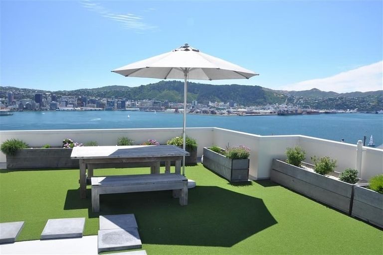 4/2 Grafton Road, Roseneath, Wellington - Carousel 1