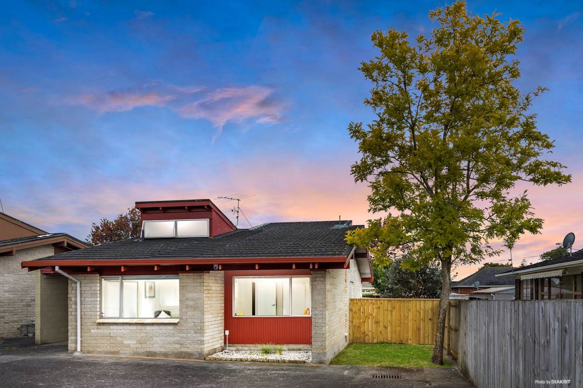 8/35 Swanson Road, Henderson, Auckland - Carousel 1