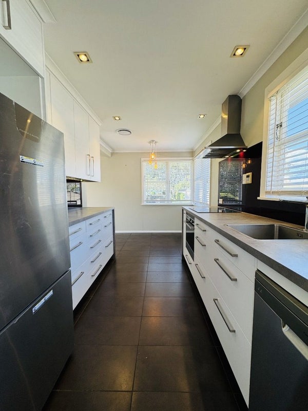 2/11 Byron Street, Trentham, Upper Hutt - Carousel 2