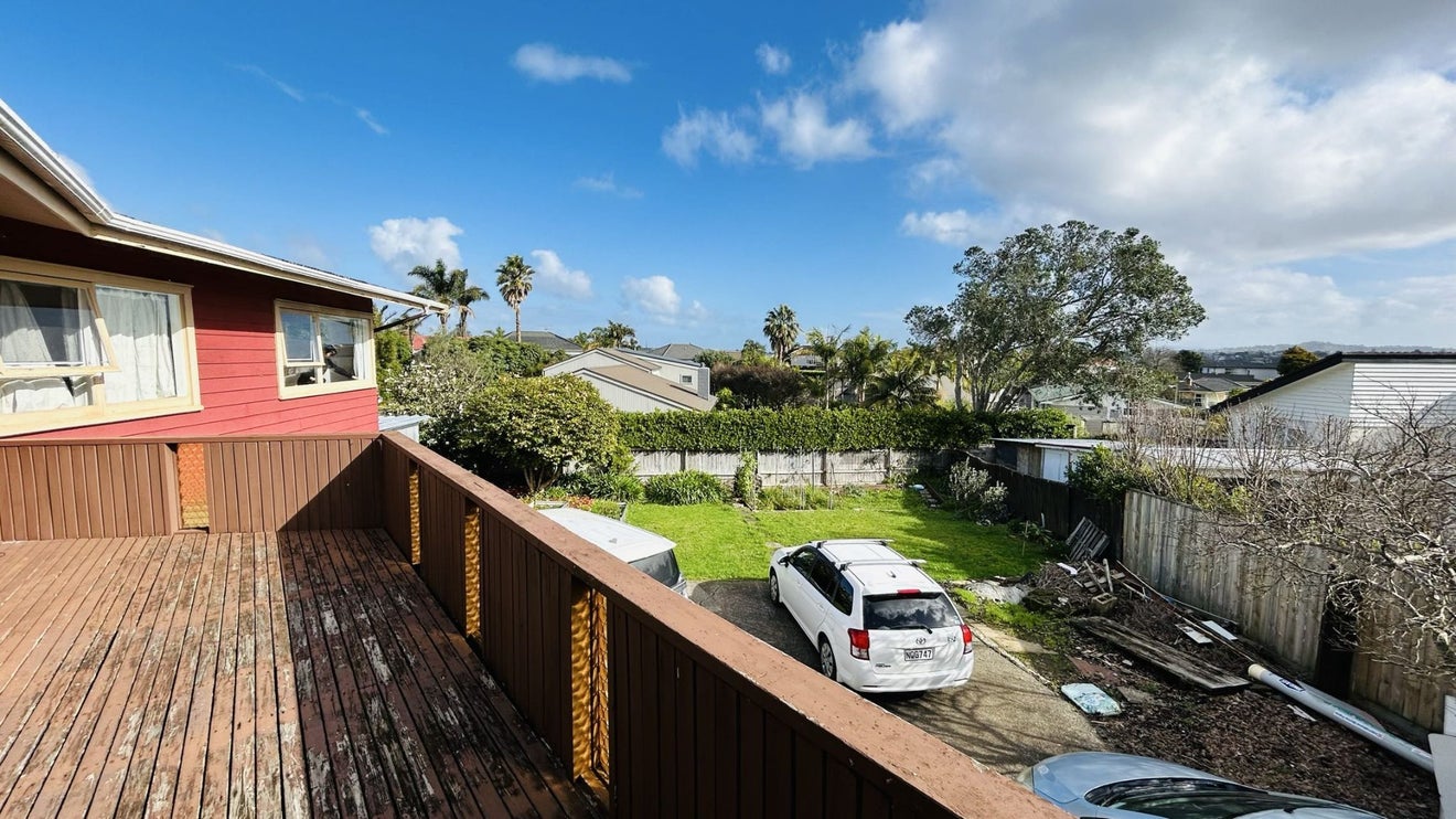 24 Sunnyhill Crescent, Sunnyhills, Auckland - Carousel 1