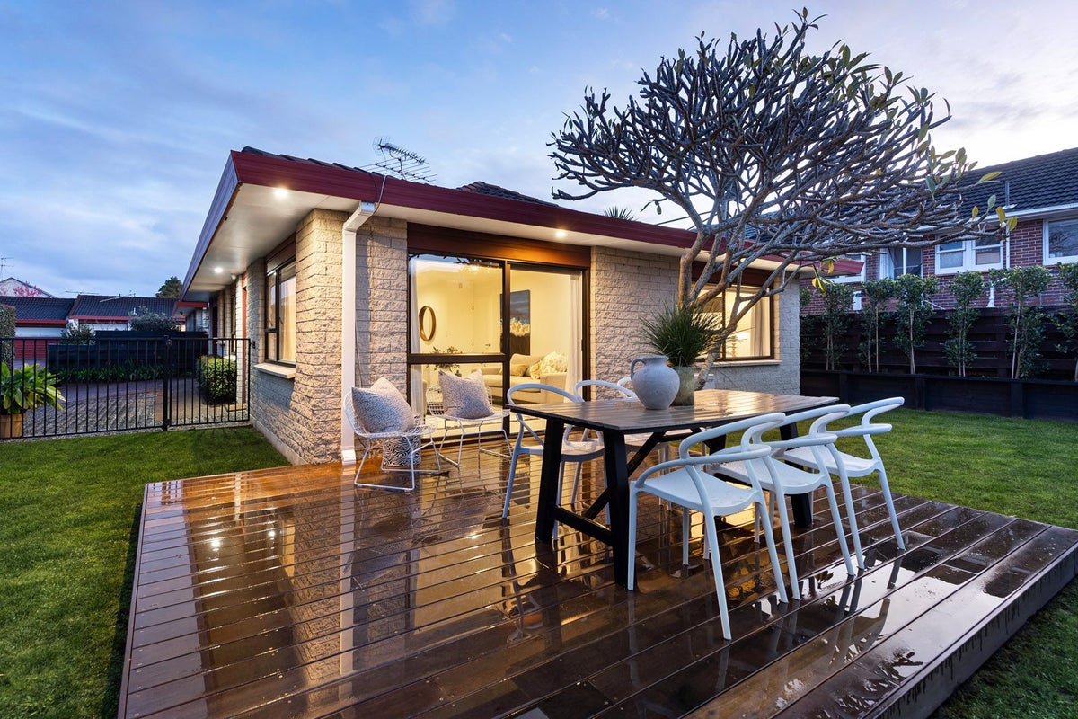 2/23 Kings Road, Panmure, Auckland - Carousel 1