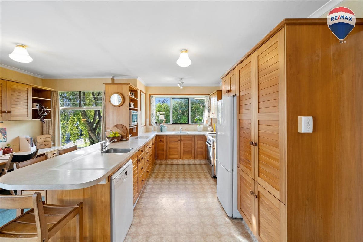 44 Whitemans Road, Silverstream, Upper Hutt - Carousel 2