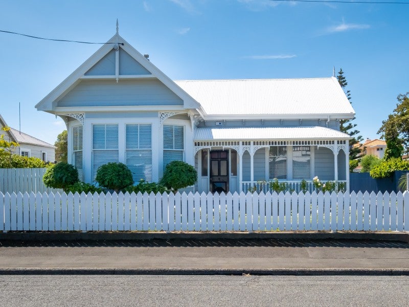 12 Meeanee Quay, Westshore, Napier - Carousel 1