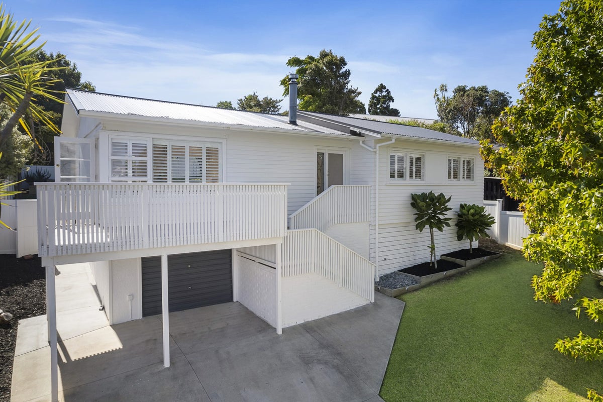 11 Lanigan Street, Birkdale, Auckland - Carousel 1