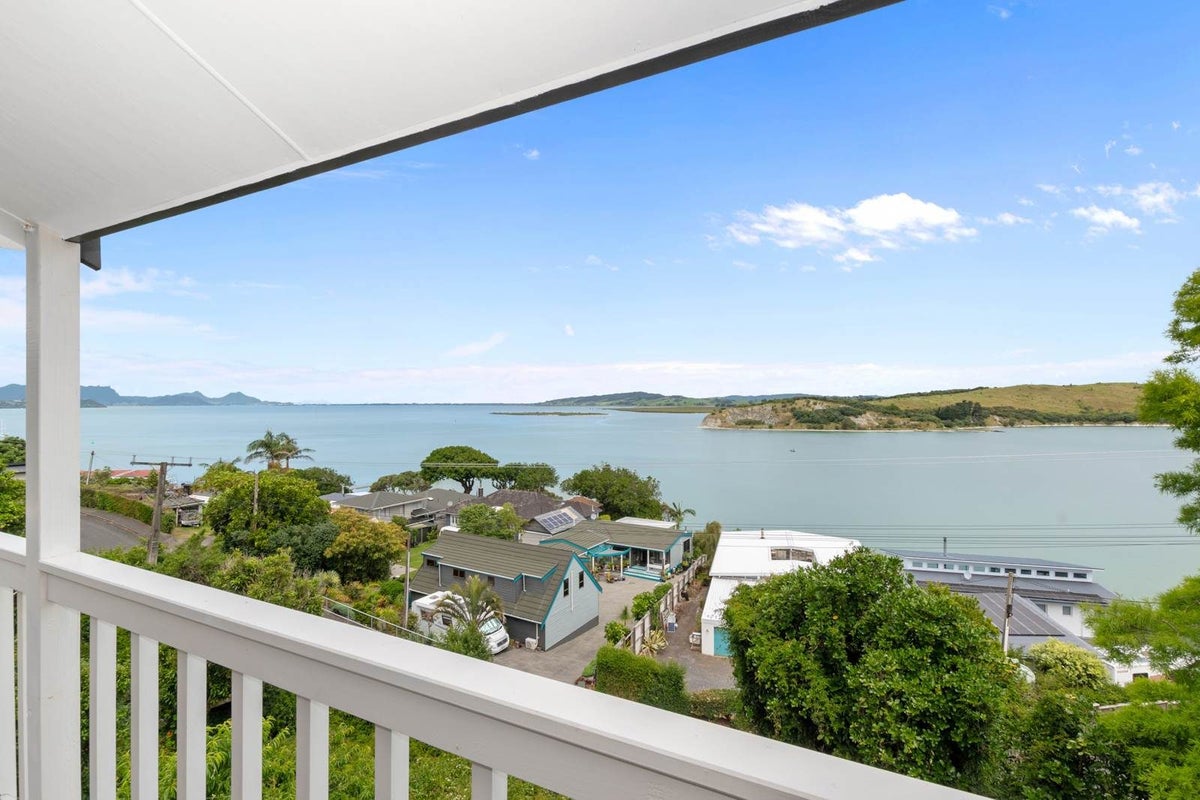 5 Weir Crescent, Onerahi, Whangarei - Carousel 1
