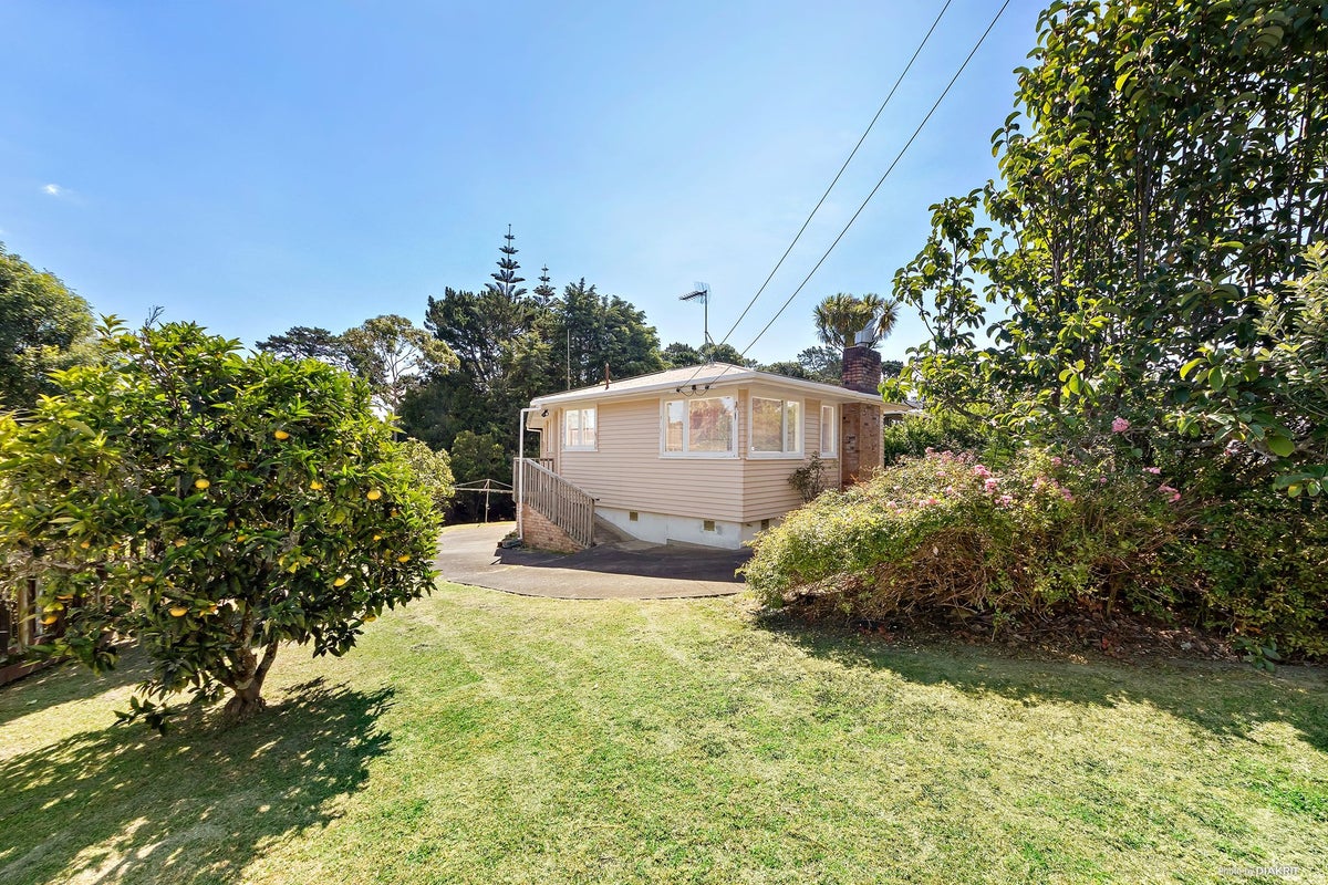 2 Lucknow Place, Blockhouse Bay, Auckland - Carousel 17