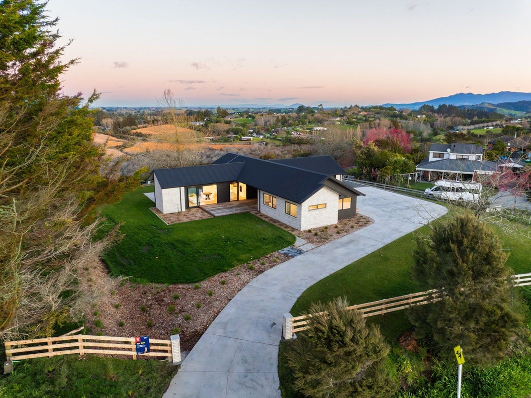 60 Lockerbie Lane, Whatawhata, Hamilton - Carousel 1