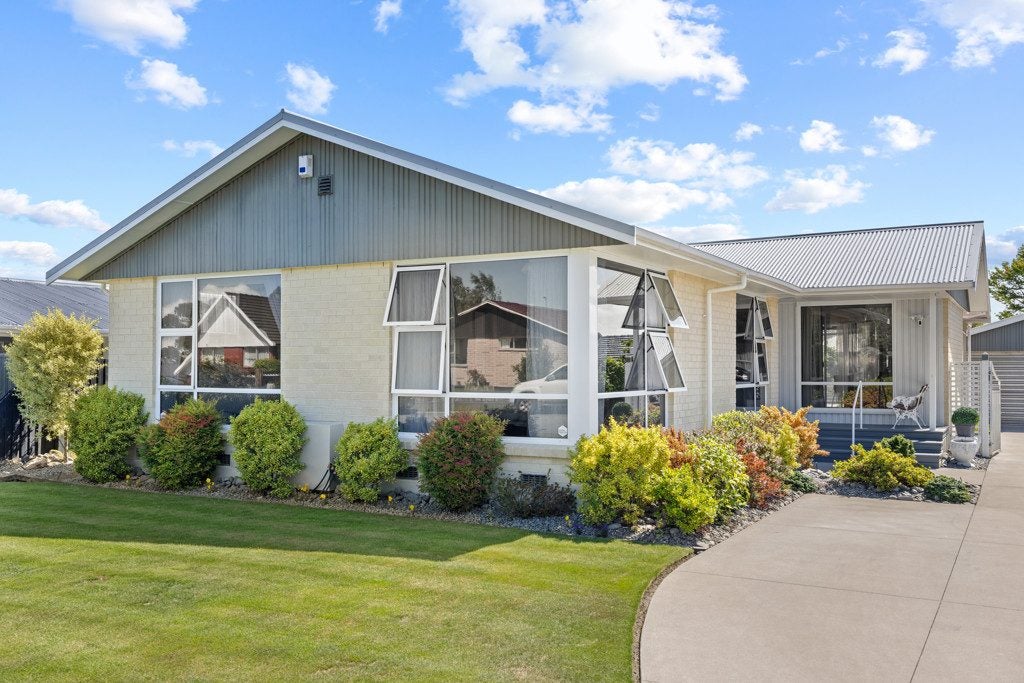 15 Waratah Street, Avondale, Christchurch - Carousel 1