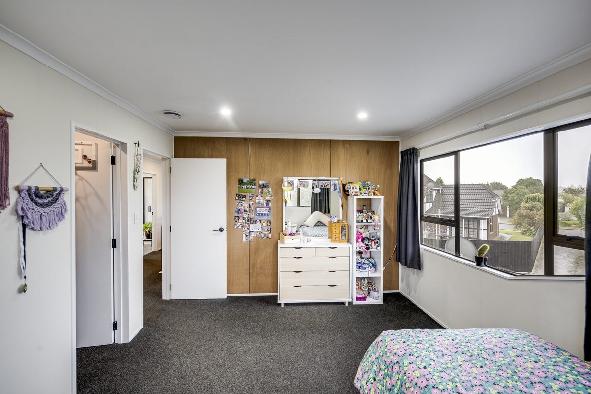 13 Donegal Crescent, Tamatea, Napier - Carousel 21