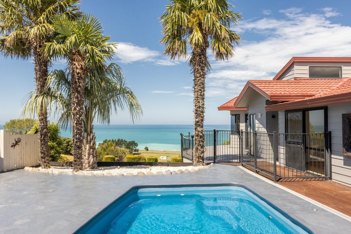 1377 Wairoa Road, ESKDALE, NAPIER - Carousel 2