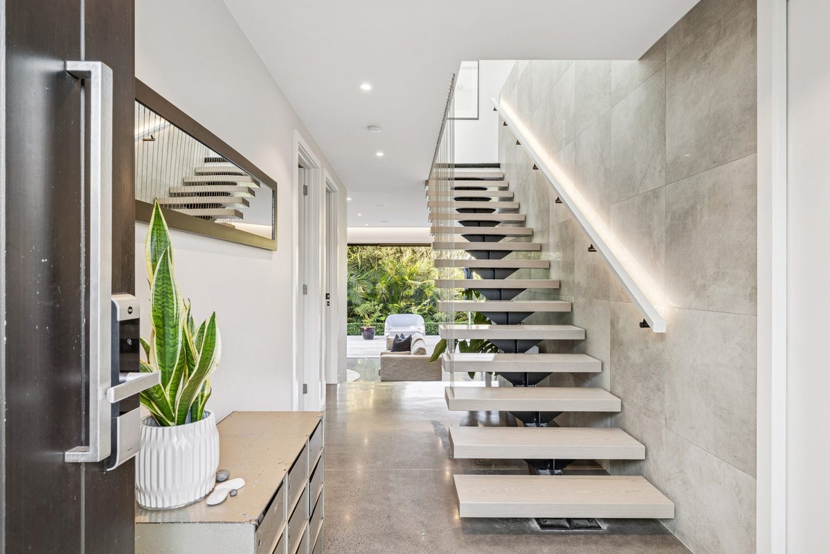 4B Finch Street, Morningside, Auckland - Carousel 2