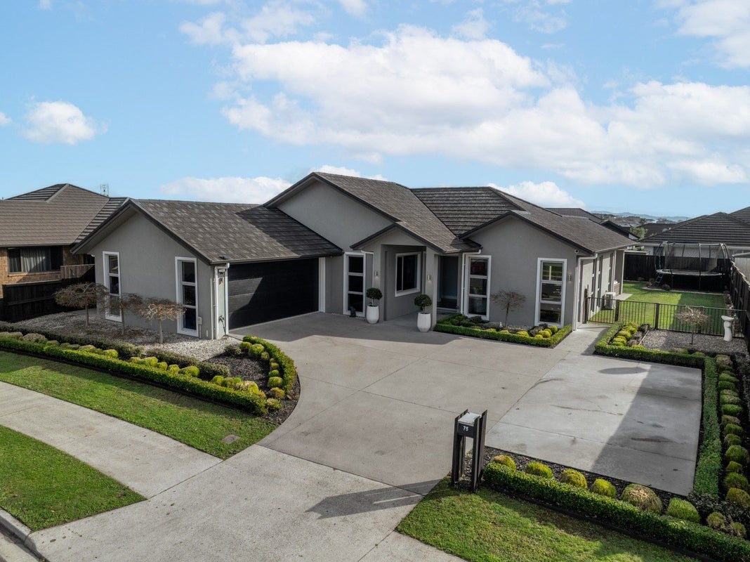 75 Mataroa Crescent, Flagstaff, Hamilton - Carousel 1
