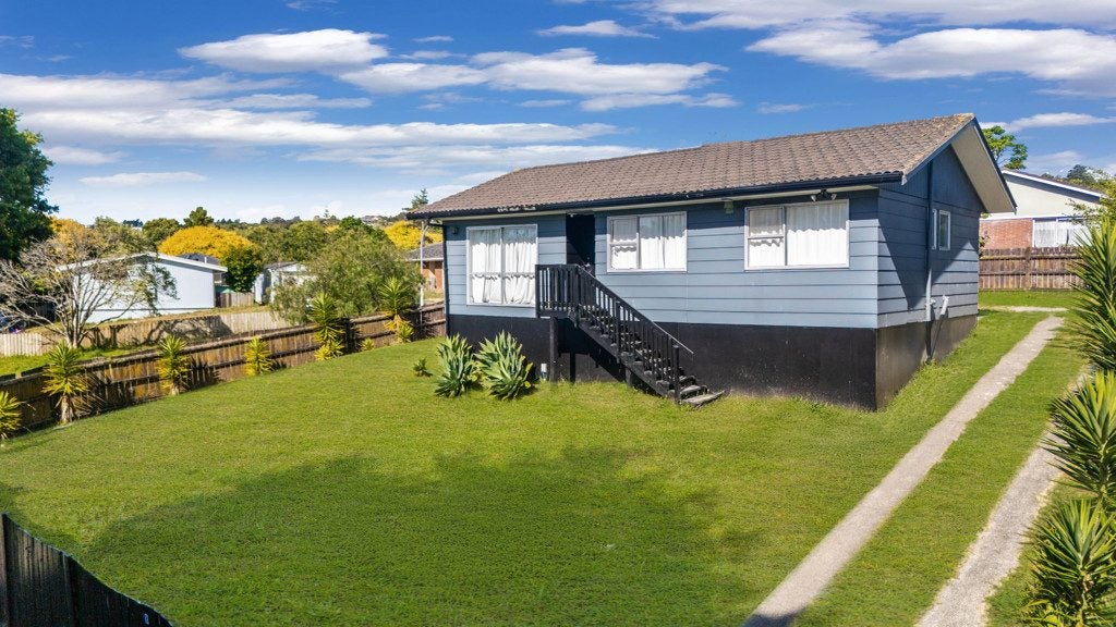 8 Galilee Avenue, Red Hill, Papakura - Carousel 1