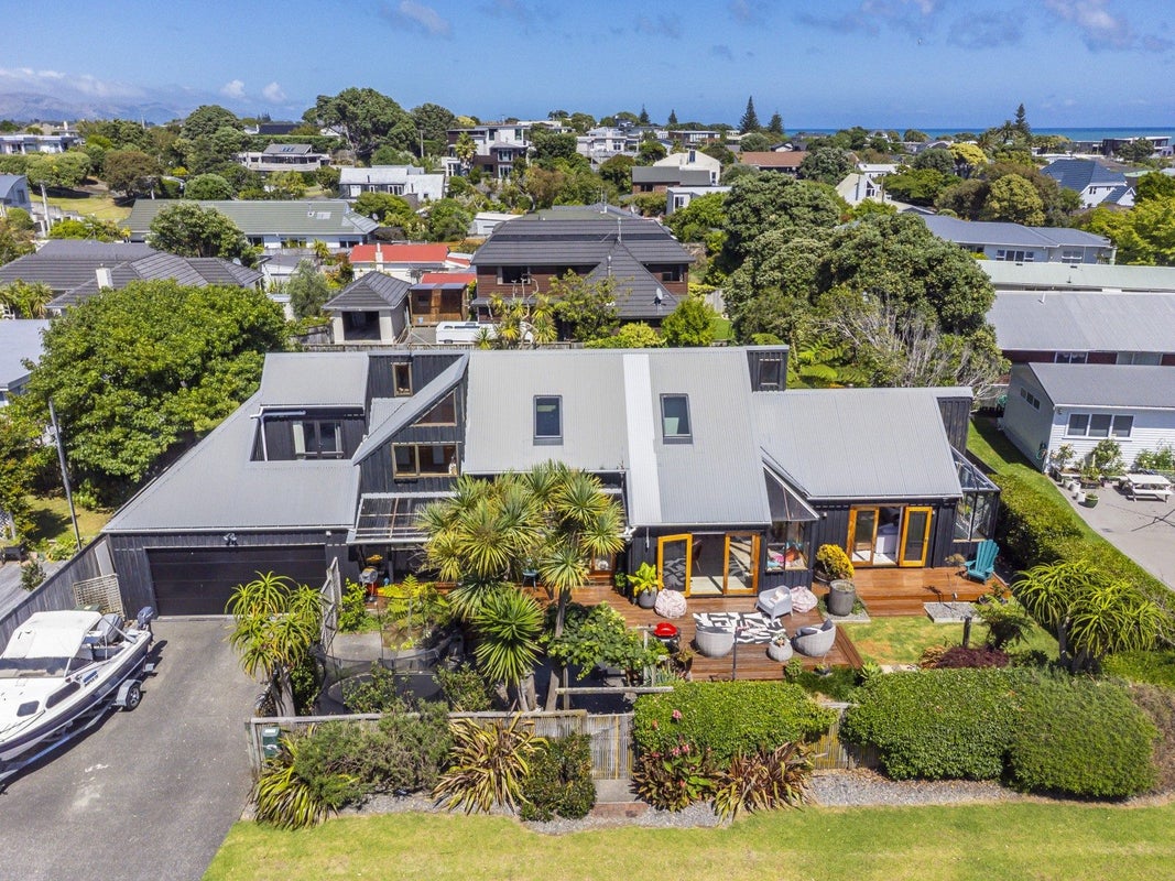 15 Whyte Street, Paraparaumu Beach, Paraparaumu - Carousel 2