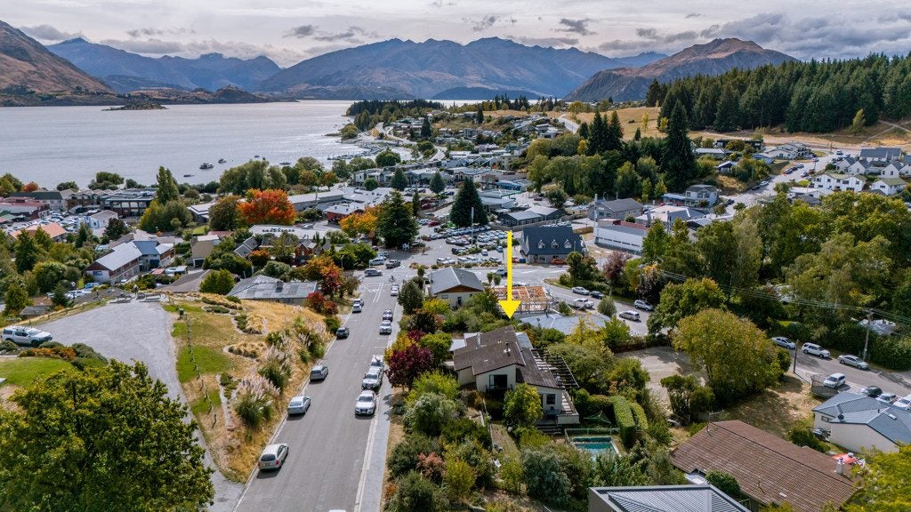 10 Chalmers Street, Wanaka - Carousel 1
