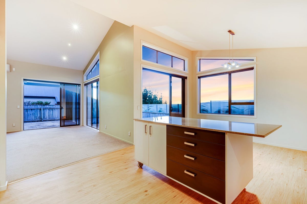 26 Aspiring Terrace, Aotea, Porirua - Carousel 2