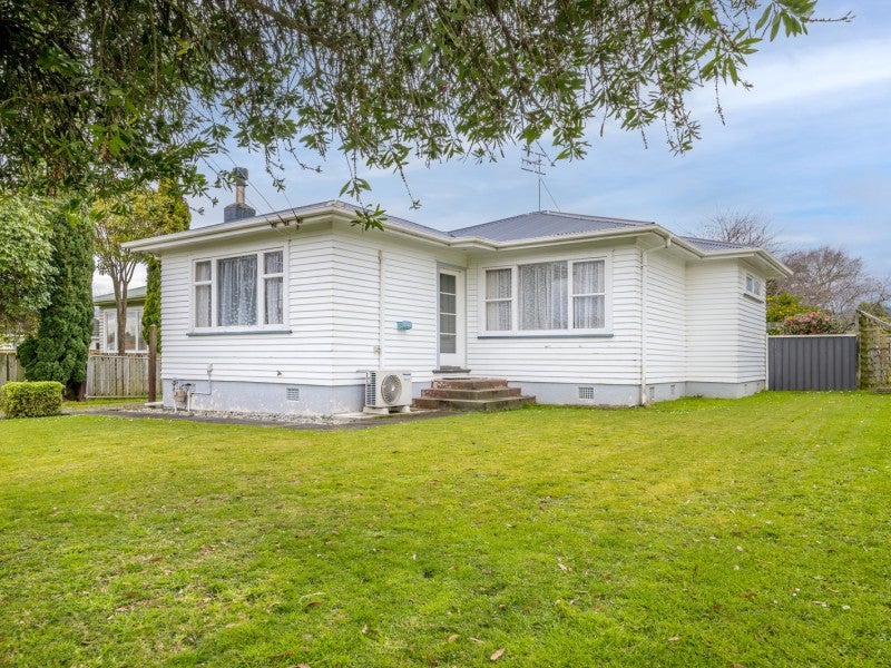 8 Gardener Street, Levin - Carousel 1