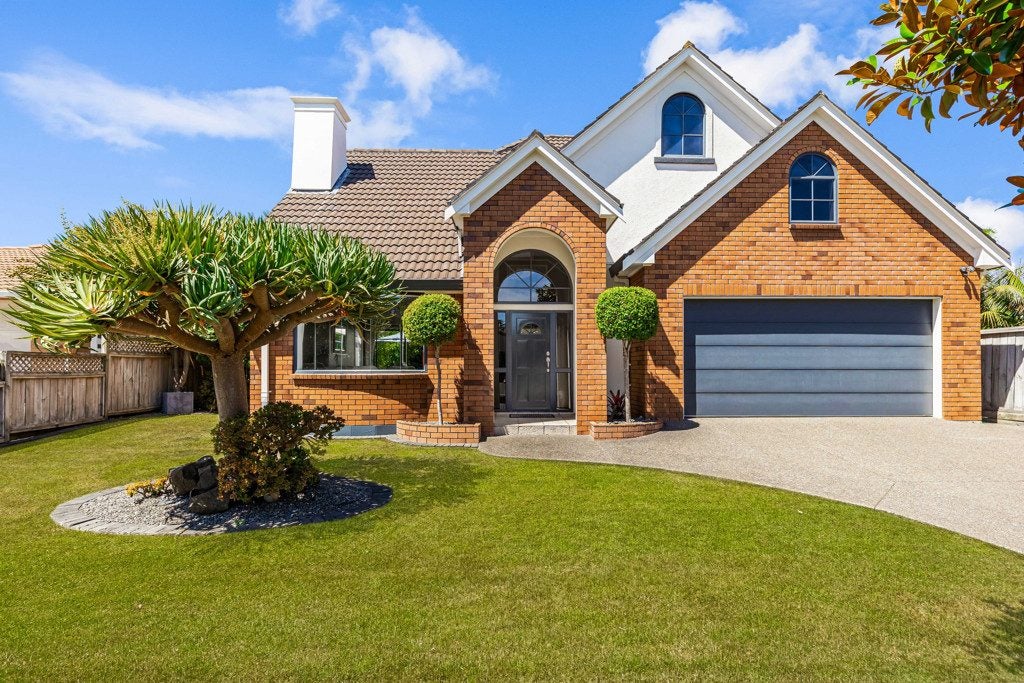 15 Cellarmans Street, Te Atatu Peninsula, Auckland - Carousel 1