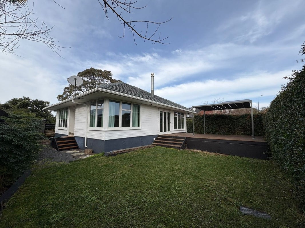 17B Brookfield Road, Te Atatu Peninsula, Auckland - Carousel 1