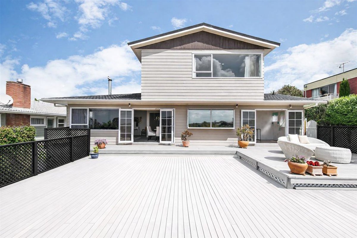 33 Agincourt Street, Glenfield, Auckland - Carousel 1