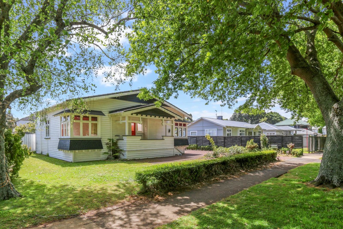 15 Oak Street, Royal Oak, Auckland - Carousel 15