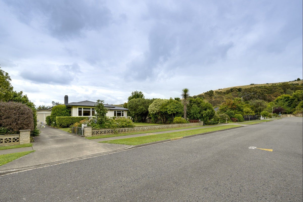 14 Dolbel Street, Taradale, Napier - Carousel 19