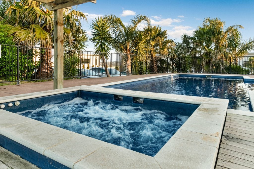 11 Karauria Lane, Orewa, Orewa - Carousel 2