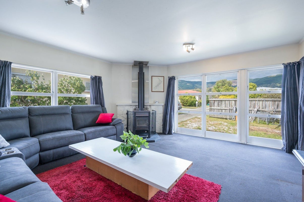 32 Tennyson Crescent, Stoke, Nelson - Carousel 2