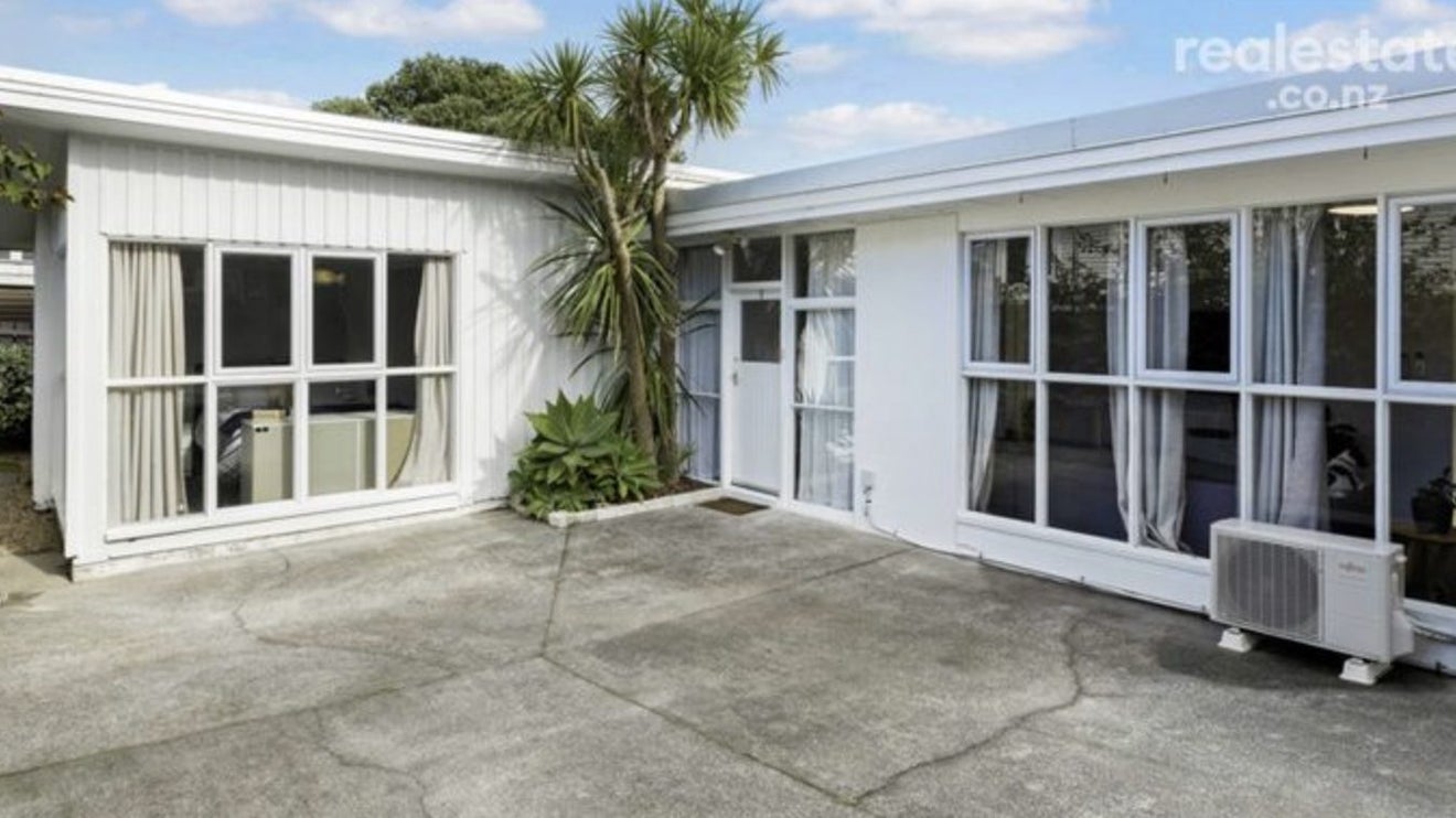 2/132 Edmonton Road, Te Atatu South, Auckland - Carousel 1