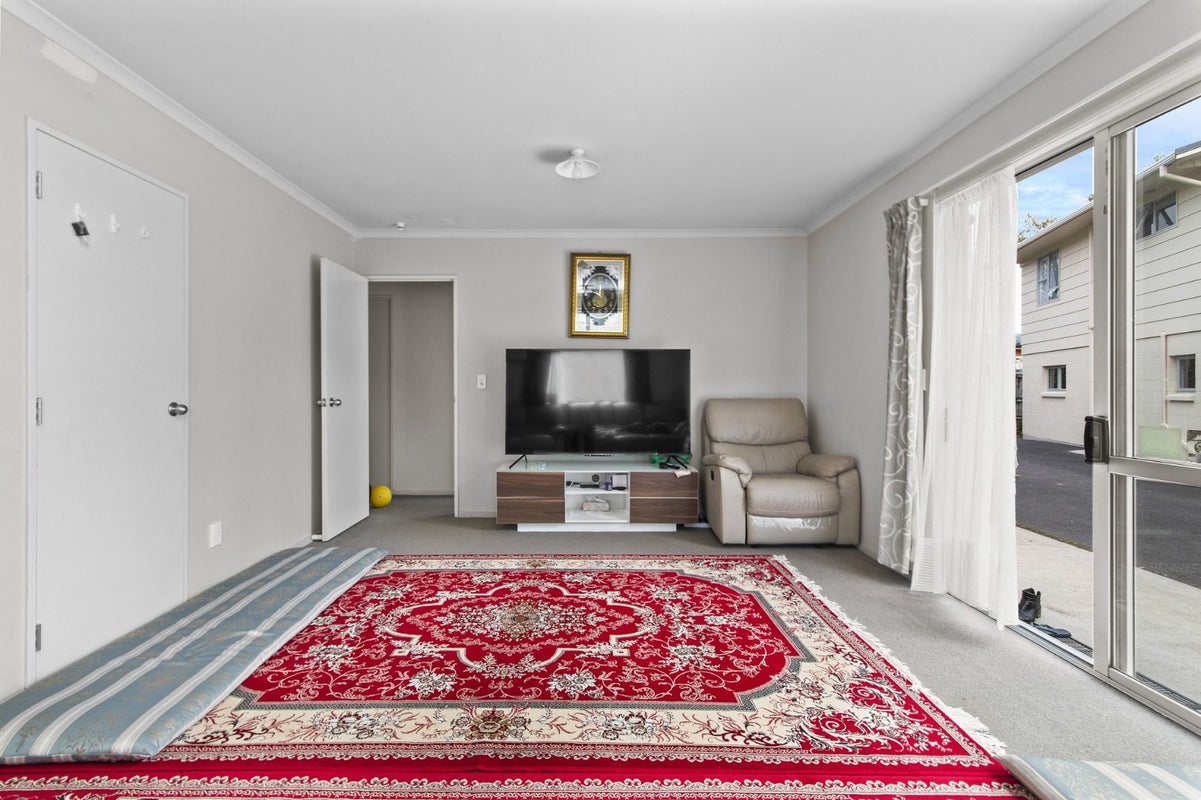 222D Old Farm Road, Hamilton East, Hamilton - Carousel 2