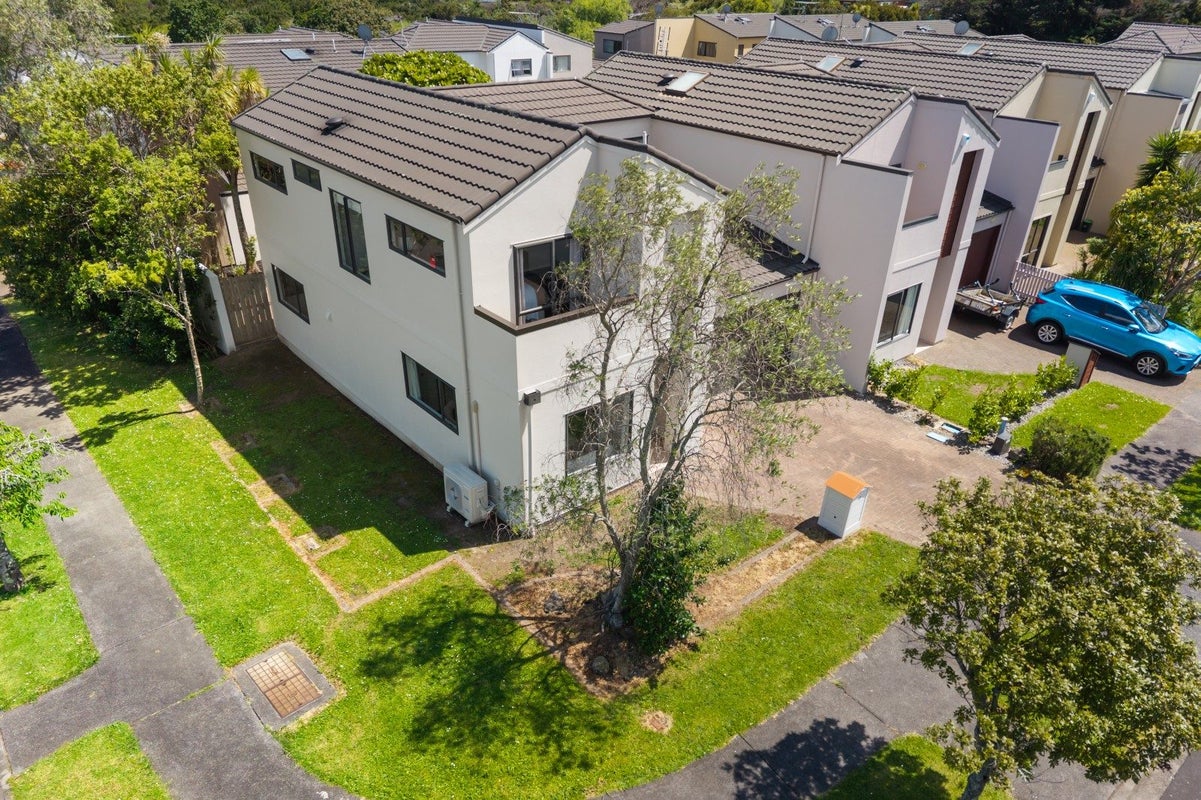 11 Spalding Rise, Golflands, Auckland - Carousel 2