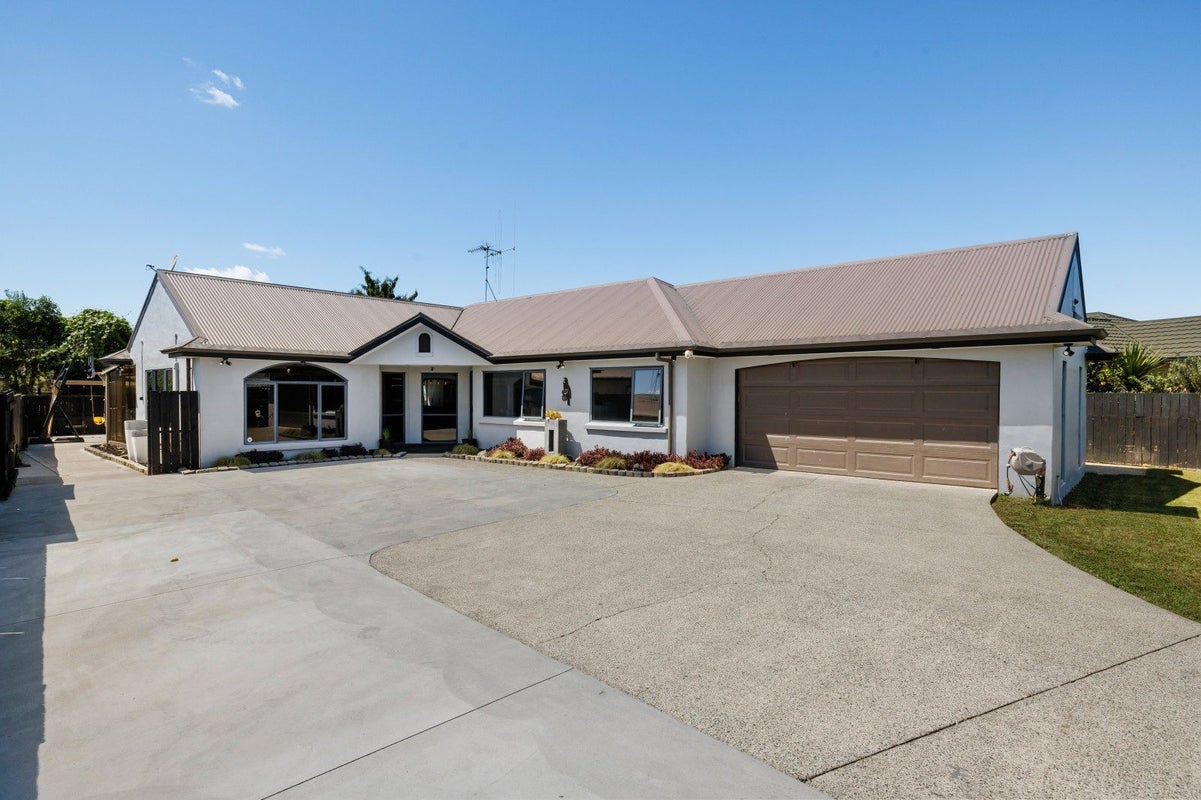 11 Ada Place, Fairview Downs, Hamilton - Carousel 1