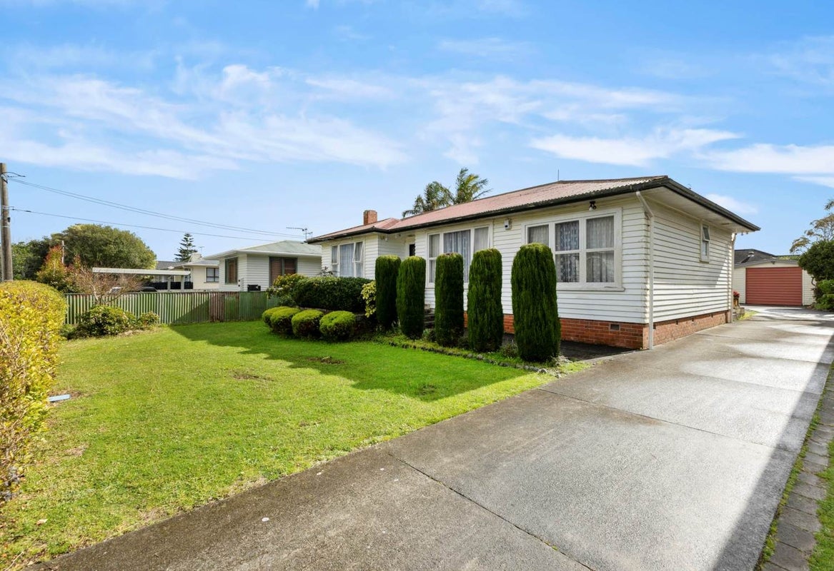 11 Williams Avenue, Pakuranga, Auckland - Carousel 1