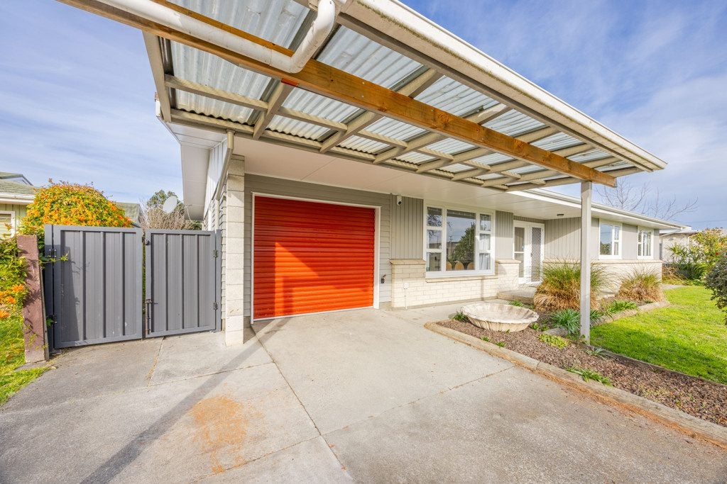 8 Crichton Place, Taradale, Napier, Hawke's Bay - Carousel 1