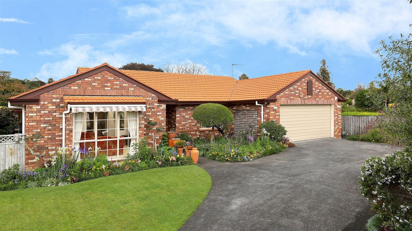 12 Graven Court, Henderson, Auckland - Carousel 1