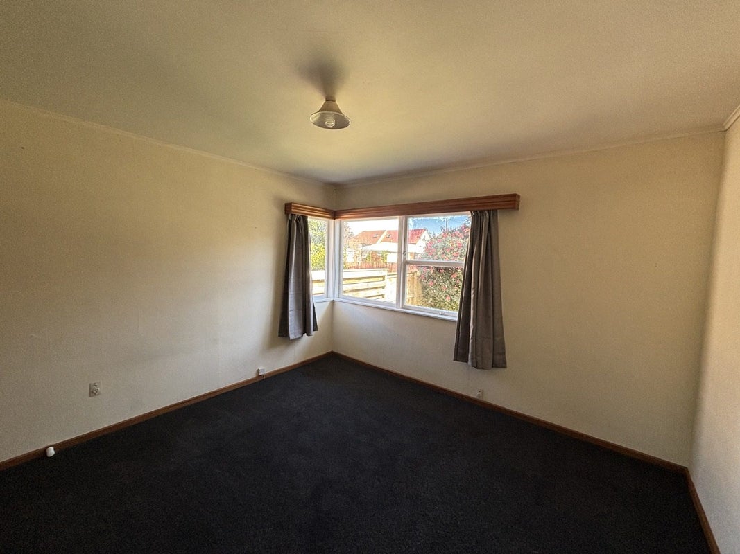 16 Beaumont Street, Hamilton East, Hamilton - Carousel 11