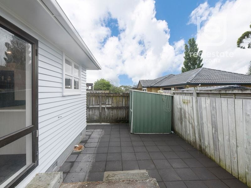 11 Ingleby Place, Kelston, Auckland - Carousel 11
