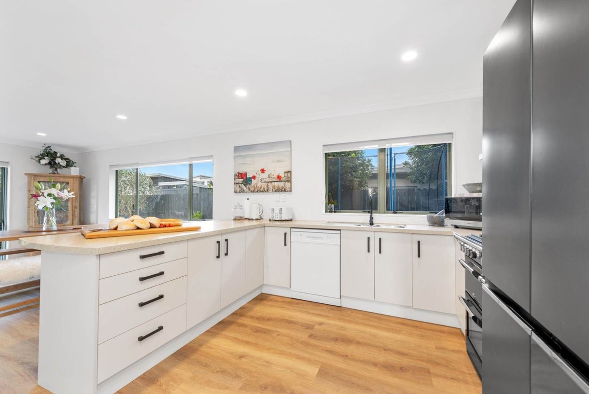 35 Constellation Avenue, Beachlands, Auckland - Carousel 2
