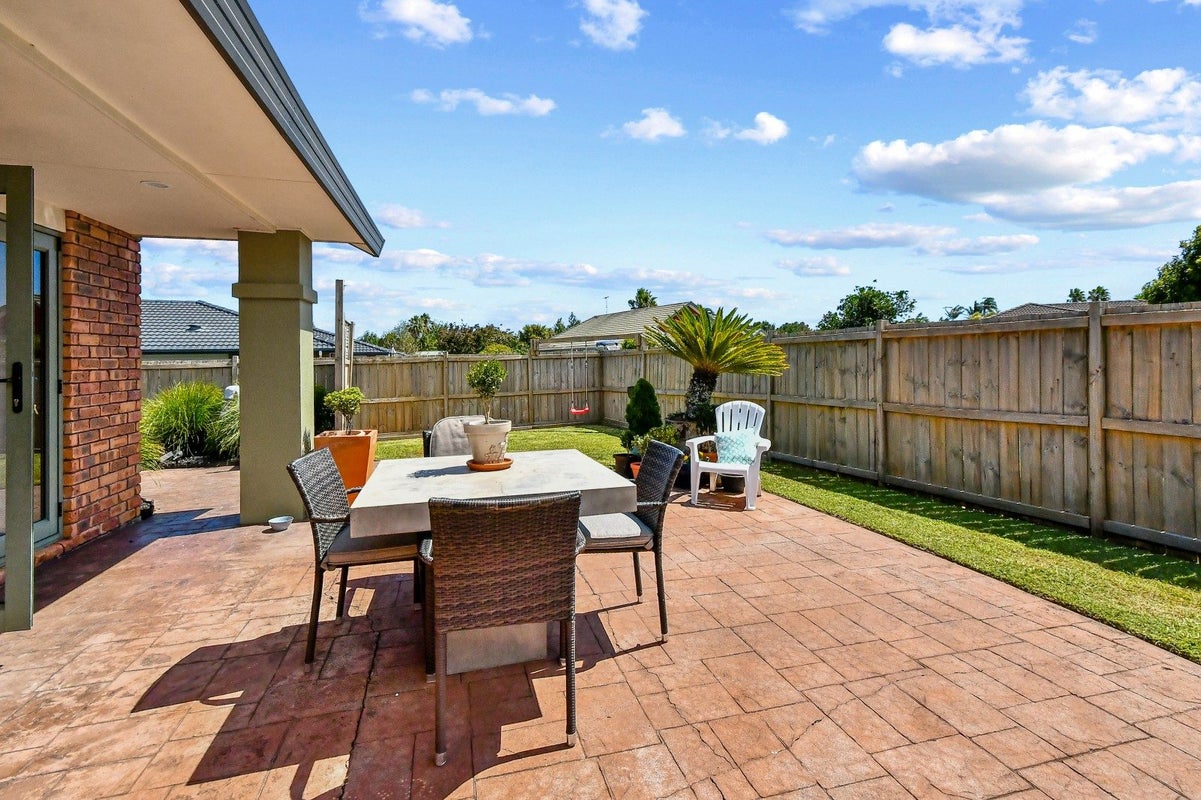 3 Trossach Place, Wattle Downs, Auckland - Carousel 2